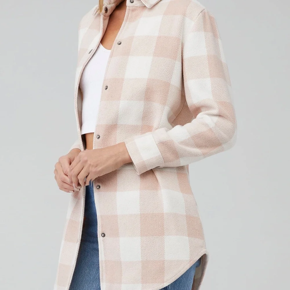 BB Dakota Plaid Jacket 

A cream and baby pink look - Picture 3 of 5